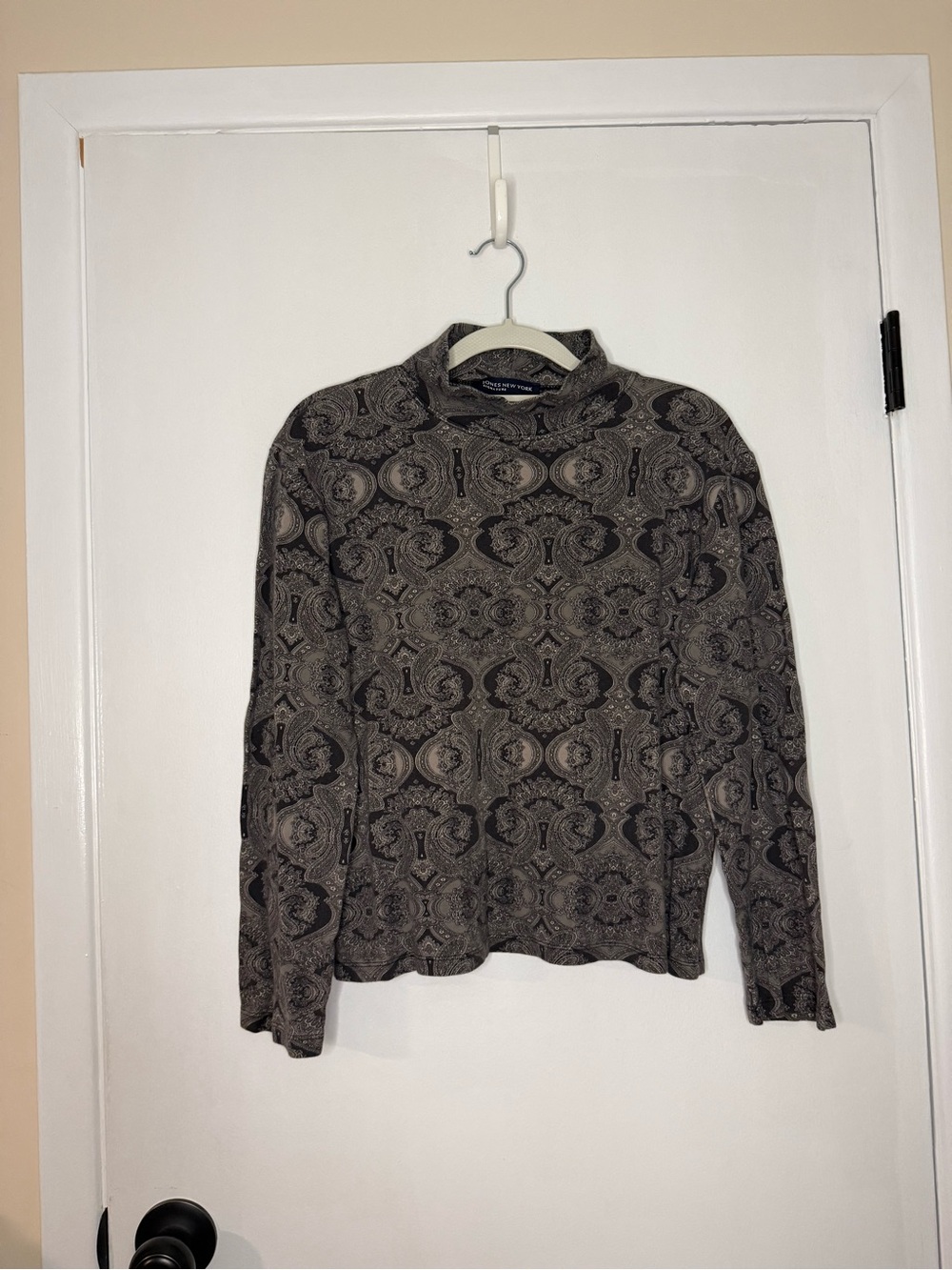Jones New York Gray and‎ Black Paisley Mock Neck Top